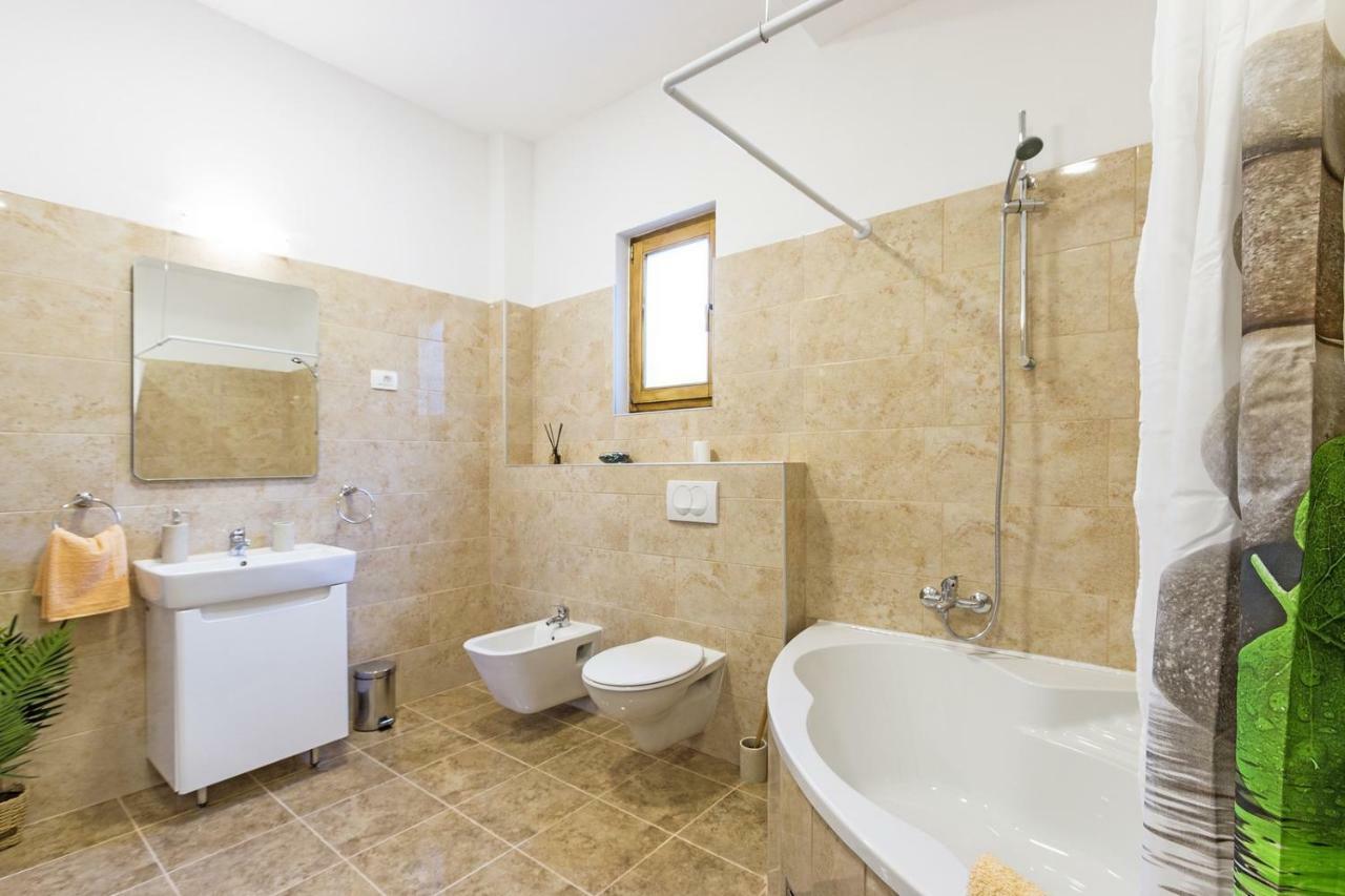 Cozy Apartment 10 Min From The Beach Pula Luaran gambar