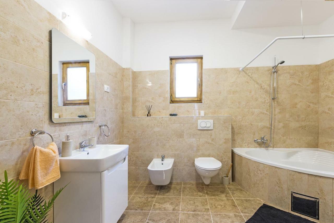 Cozy Apartment 10 Min From The Beach Pula Luaran gambar